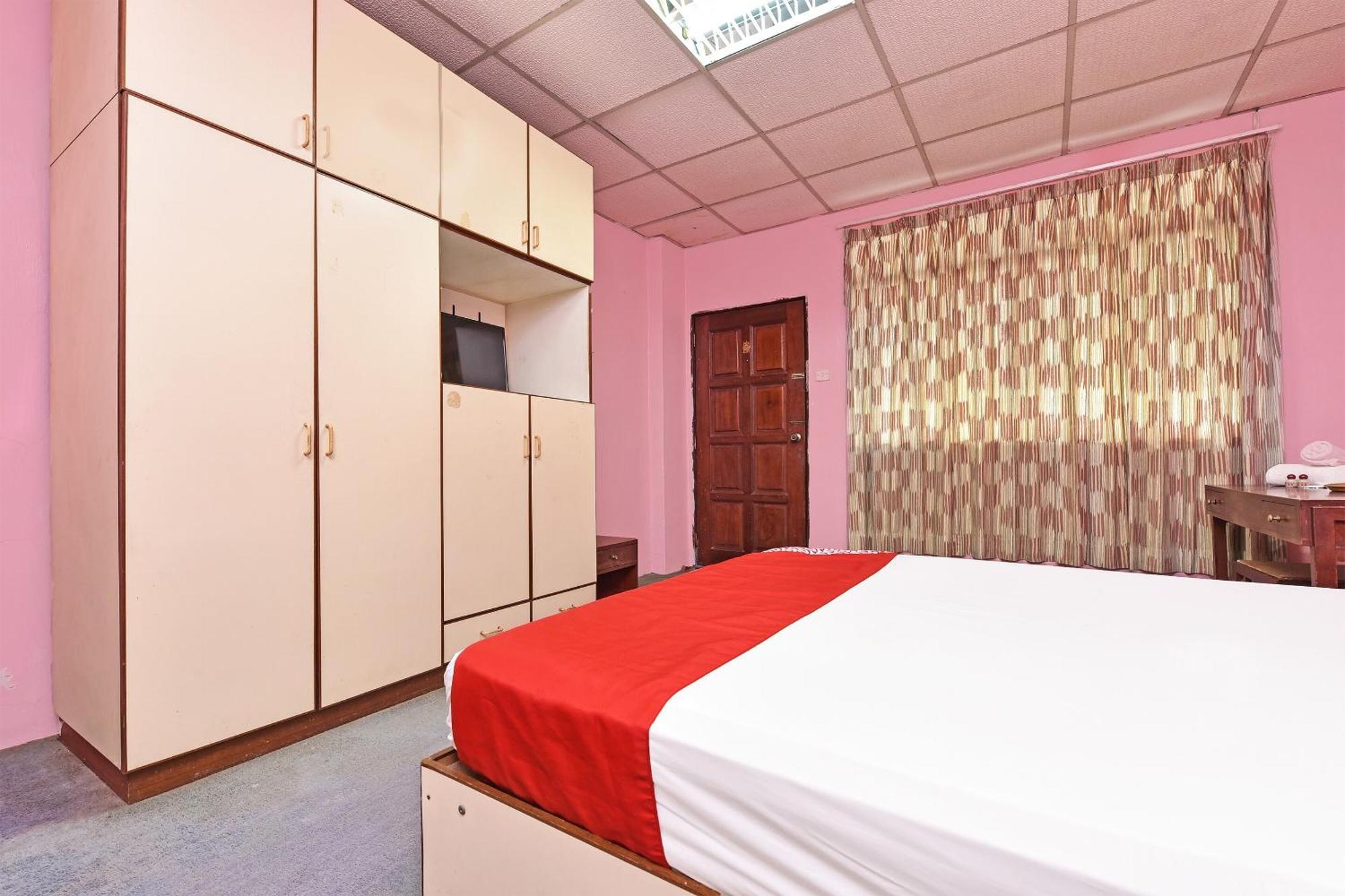 Super Oyo 90599 De Rose 2* Johor Bahru