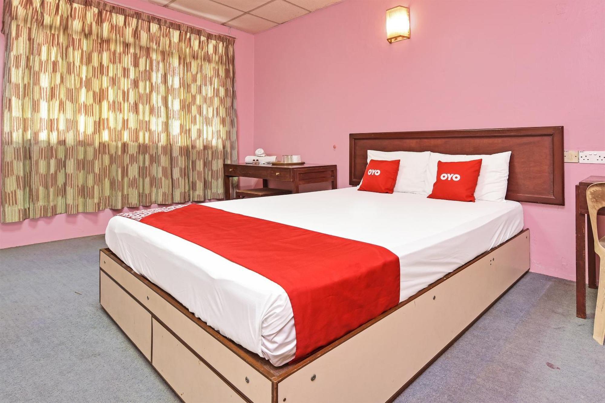 Super Oyo 90599 De Rose Hotel
