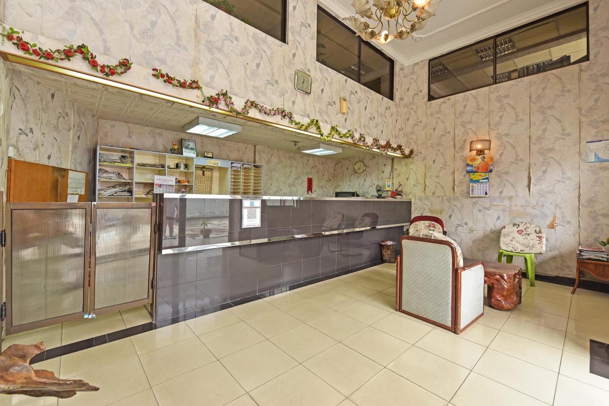 Super Oyo 90599 De Rose Hotel 2*